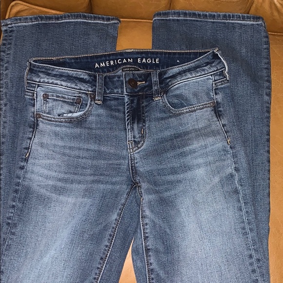 NWOT Boyfriend American Eagle Jeans! Size 4! - Picture 2 of 4